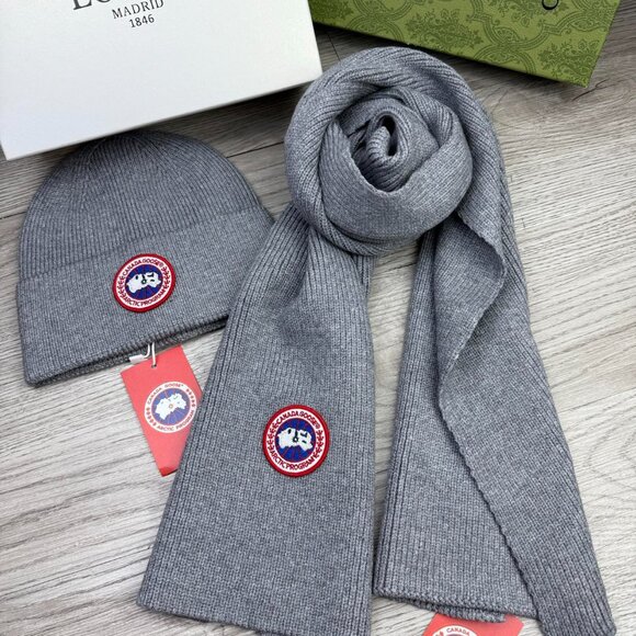 Canada Goose Knitted Hat and Scarf Two-Piece Set - Picture 5 of 7